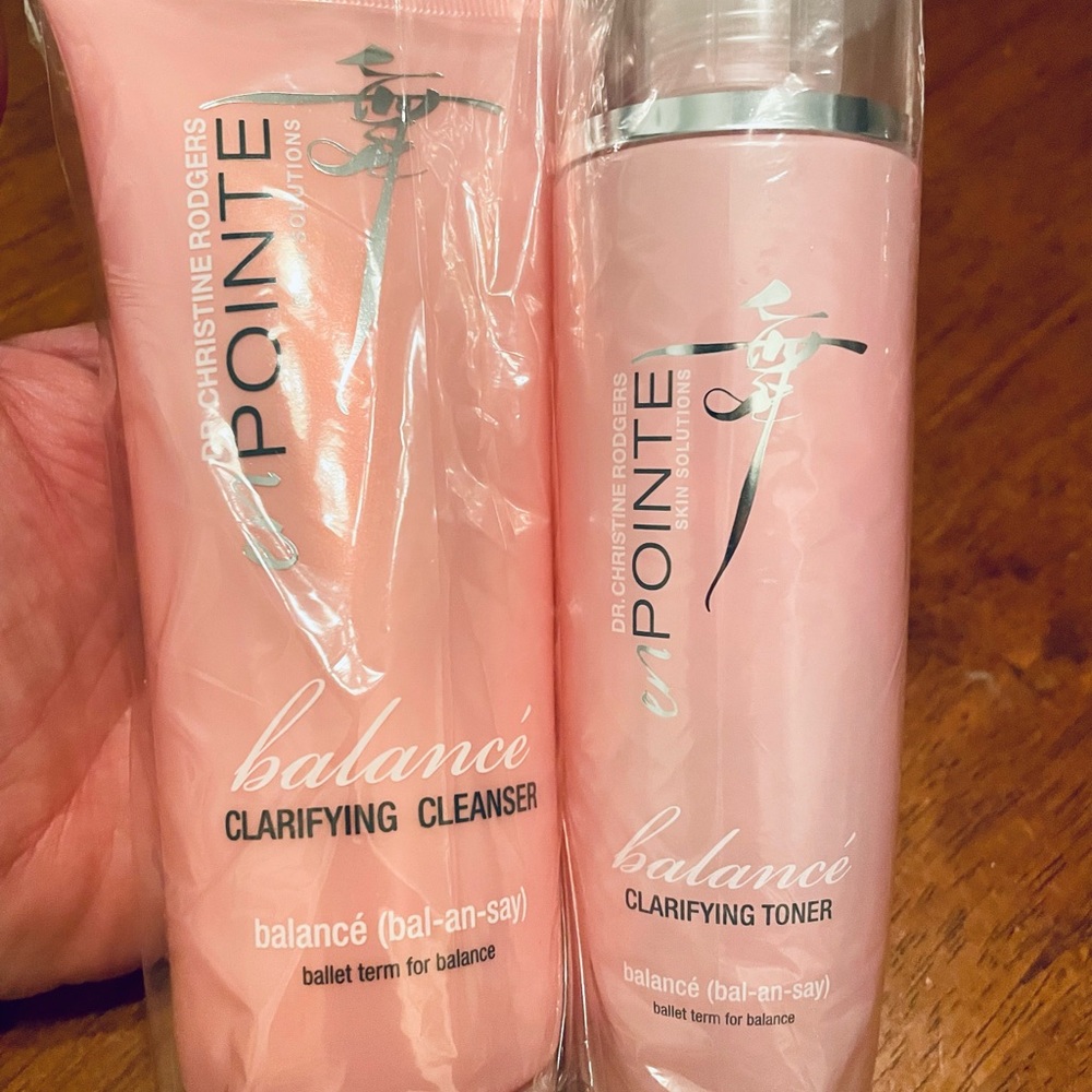 Dr Christine Rodgers en Pointe Balance Clarifying Cleanser & Toner Set - Picture 3 of 3